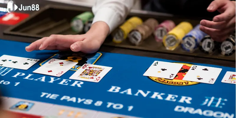 Cách đánh baccarat Jun88, mẹo chơi siêu hay, thắng cực nhanh 2 baccarat-la-gi